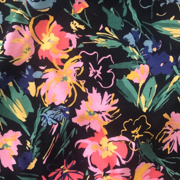 Elie Tahari Short Sleeve Flower Top Size Small NWT. - Picture 5 of 5